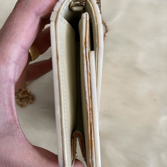 White mother of pearl look plastic & leather purse 1970s 1980s - Picture 6 of 7